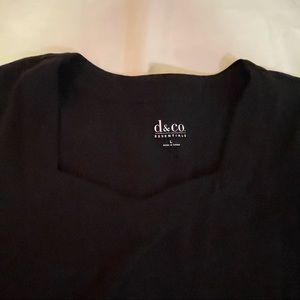 D&Co Essentials- Sweetheart Neckline Black Short Sleeve Tee Sz. L -EUC